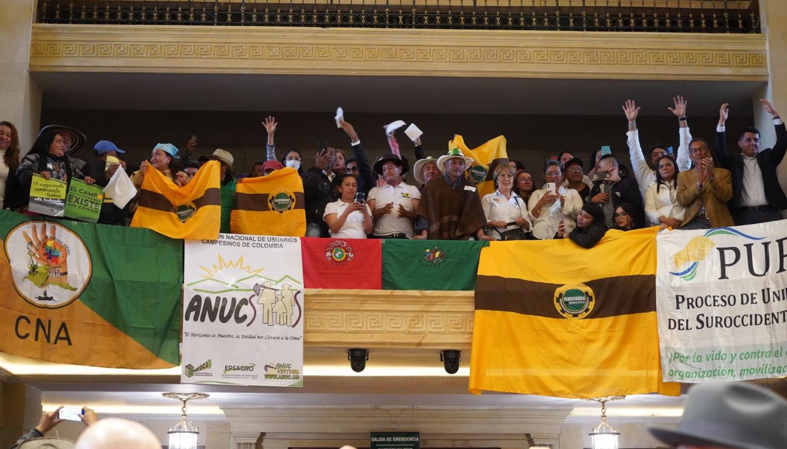 Organizaciones campesinas celebraron en las gradas de la Cámara de Representantes