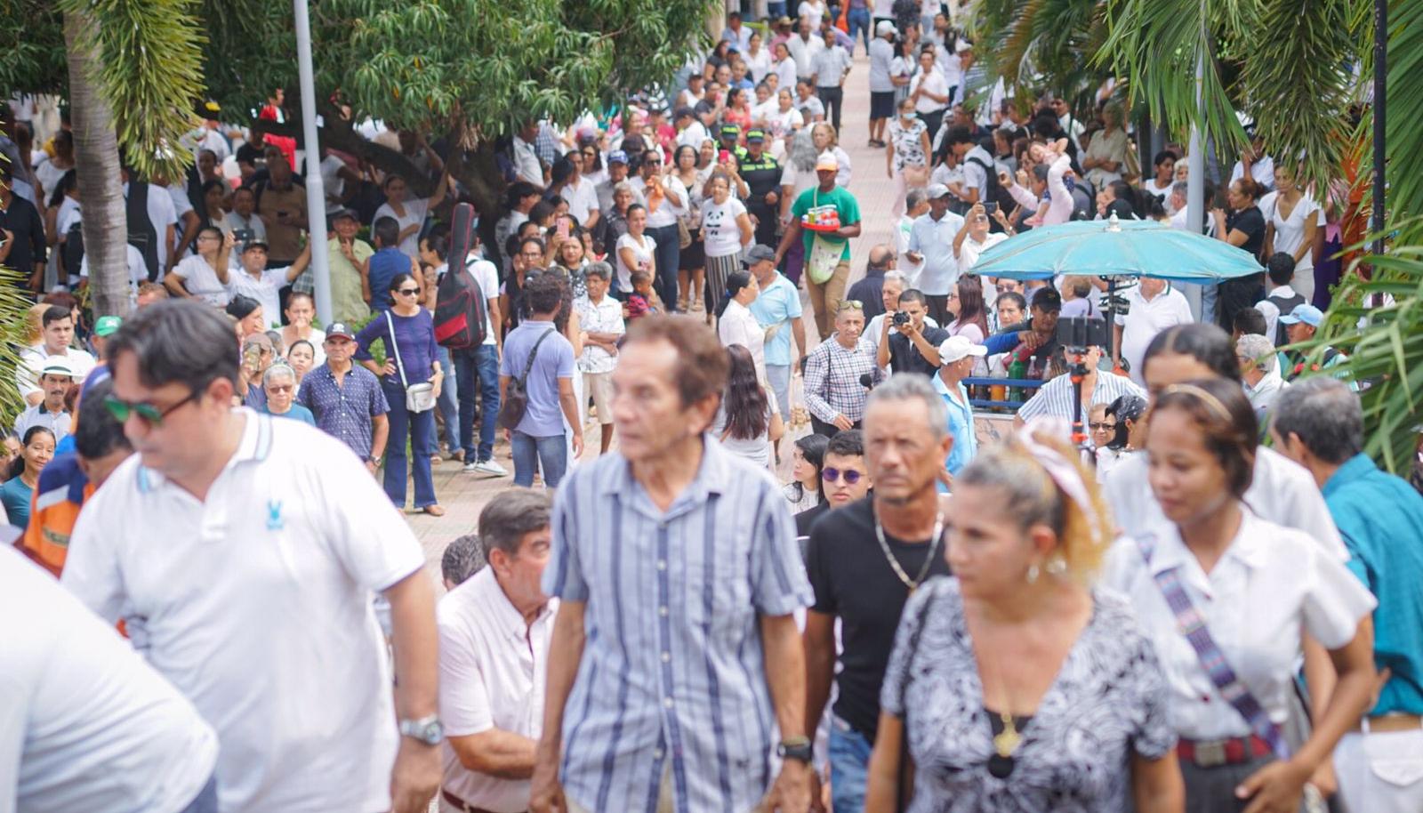 Cientos de seguidores de Rafael Ricardo lo acompañaron hasta el Cementerio de San Juan Nepo, Bolívar