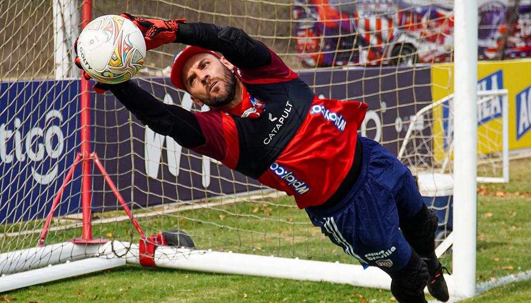 Sebastián Viera fue relegado al banco en los últimos partidos del Junior. 