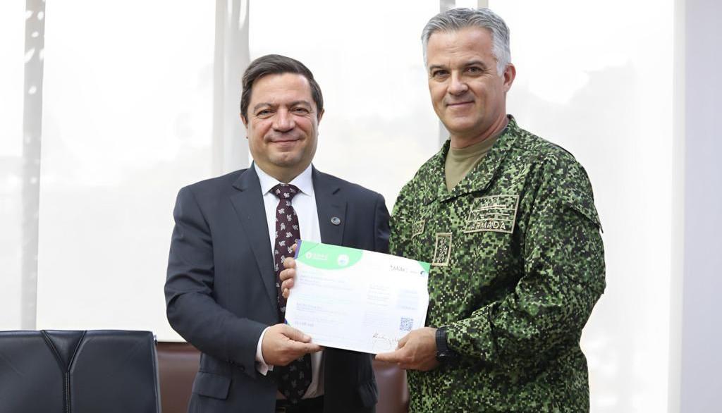 Momento en que la Dimar recibe la acreditación. 