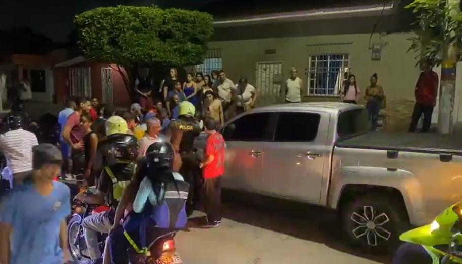 Disparan contra camioneta en barrio Chiquinquirá.