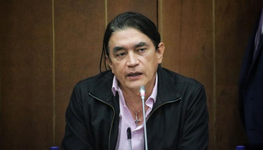 Exsenador Gustavo Bolívar.