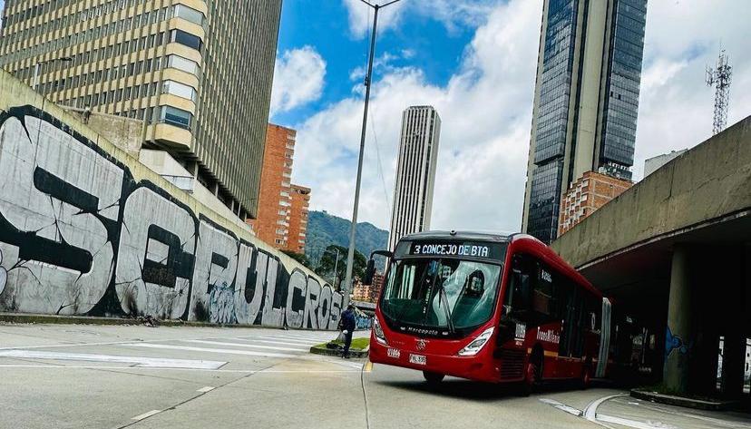 Fotografía de archivo de un bus del TransMilenio.