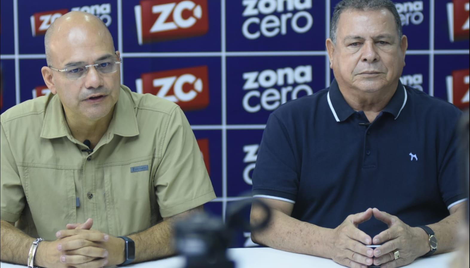 El coronel Juan Carlos Martínez y el sargento Fredys Osorio Umaña en la visita a Zona Cero