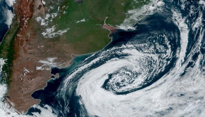 Ciclón extratropical en las costas de Brasil. 