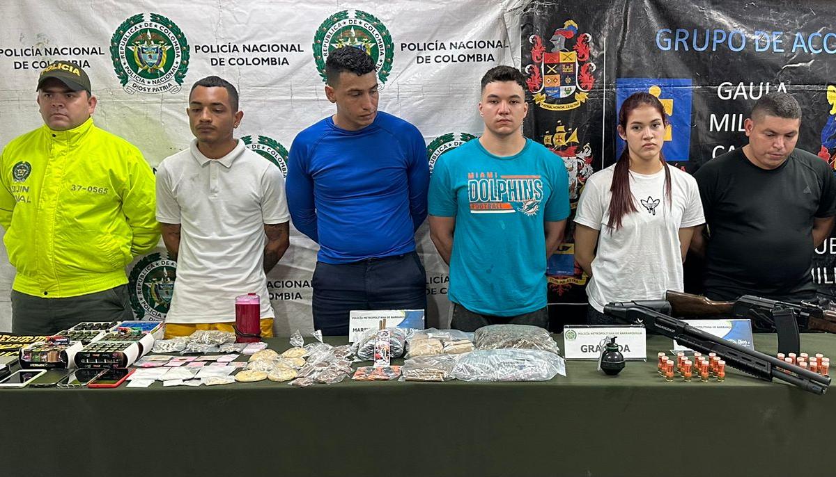 Los cinco capturados en los allanamientos. 