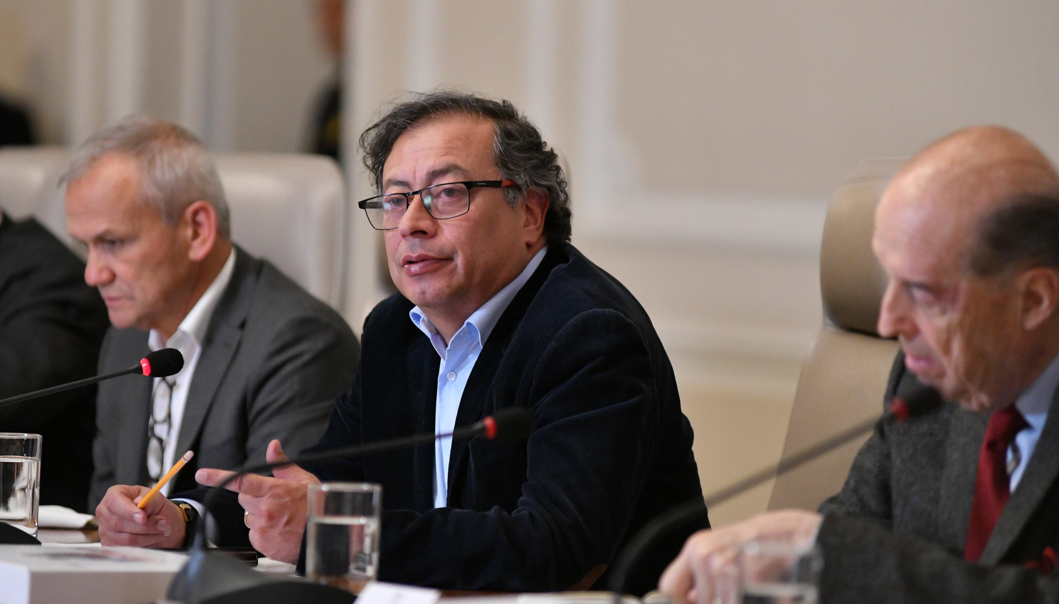 El Presidente Gustavo Petro, dirigiendo el Consejo de Ministros.