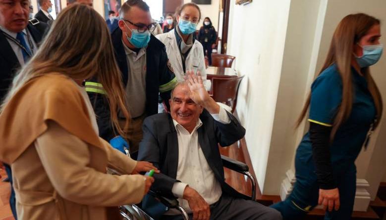 El senador Humberto De la Calle cuando en agosto pasado tuvo problemas de salud en plena sesión del Congreso.