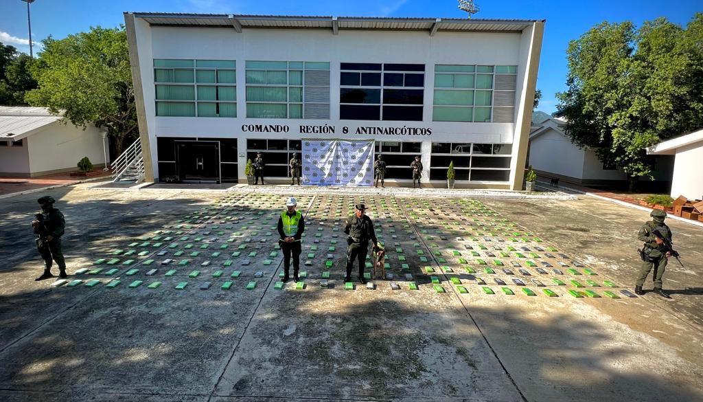 Incautados 918 kilos de cocaína.