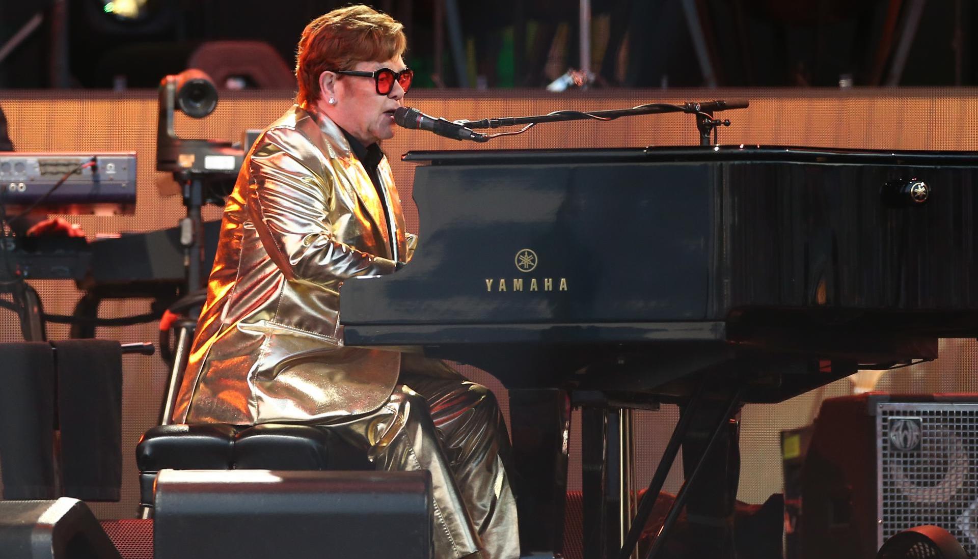 Elton John durante su último concierto en Estocolmo.