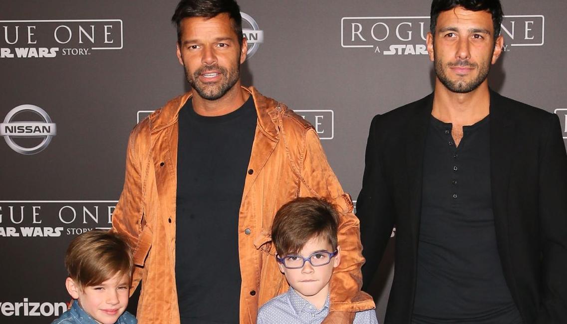 Ricky Martin y Jwan Yosef junto a sus hijos.