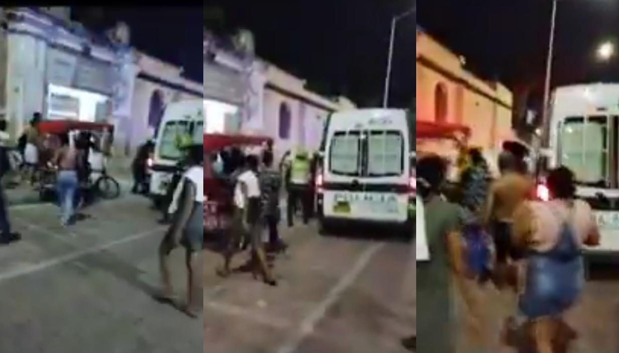 Momento en que el hombre fue llevado por la Policía al Hospital General de Barranquilla. 