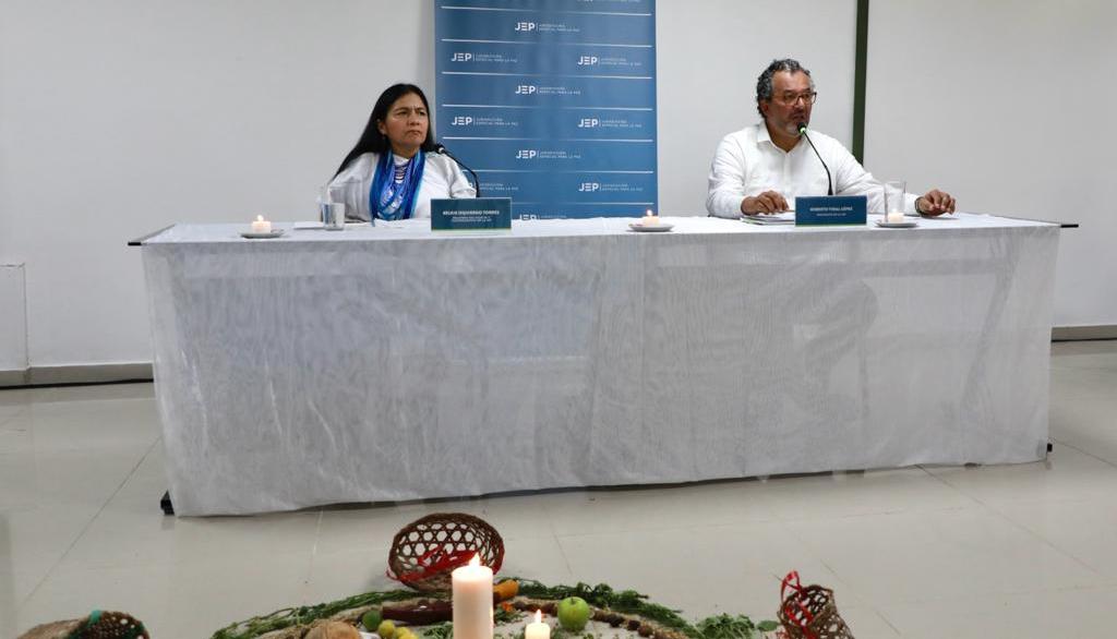 Los magistrados de la JEP Belkis Izquierdo Torres y Roberto Vidal.