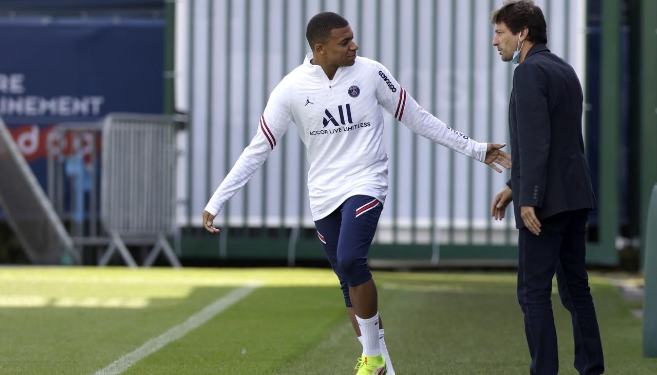Kylian Mbappé y Leonardo.