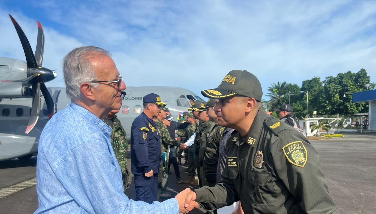 MinDefensa en su visita a Buenaventura