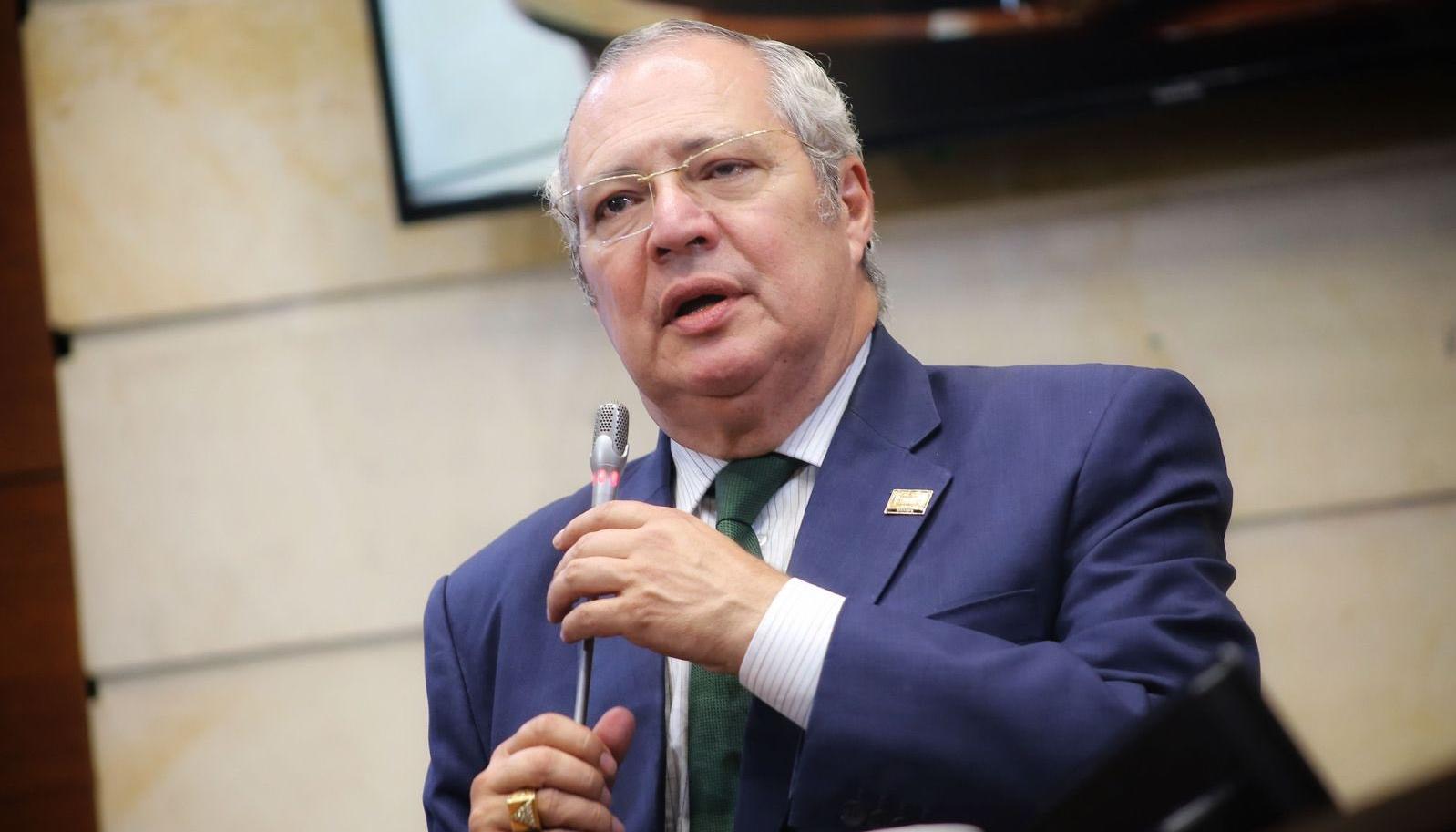 Iván Name, presidente del Senado.