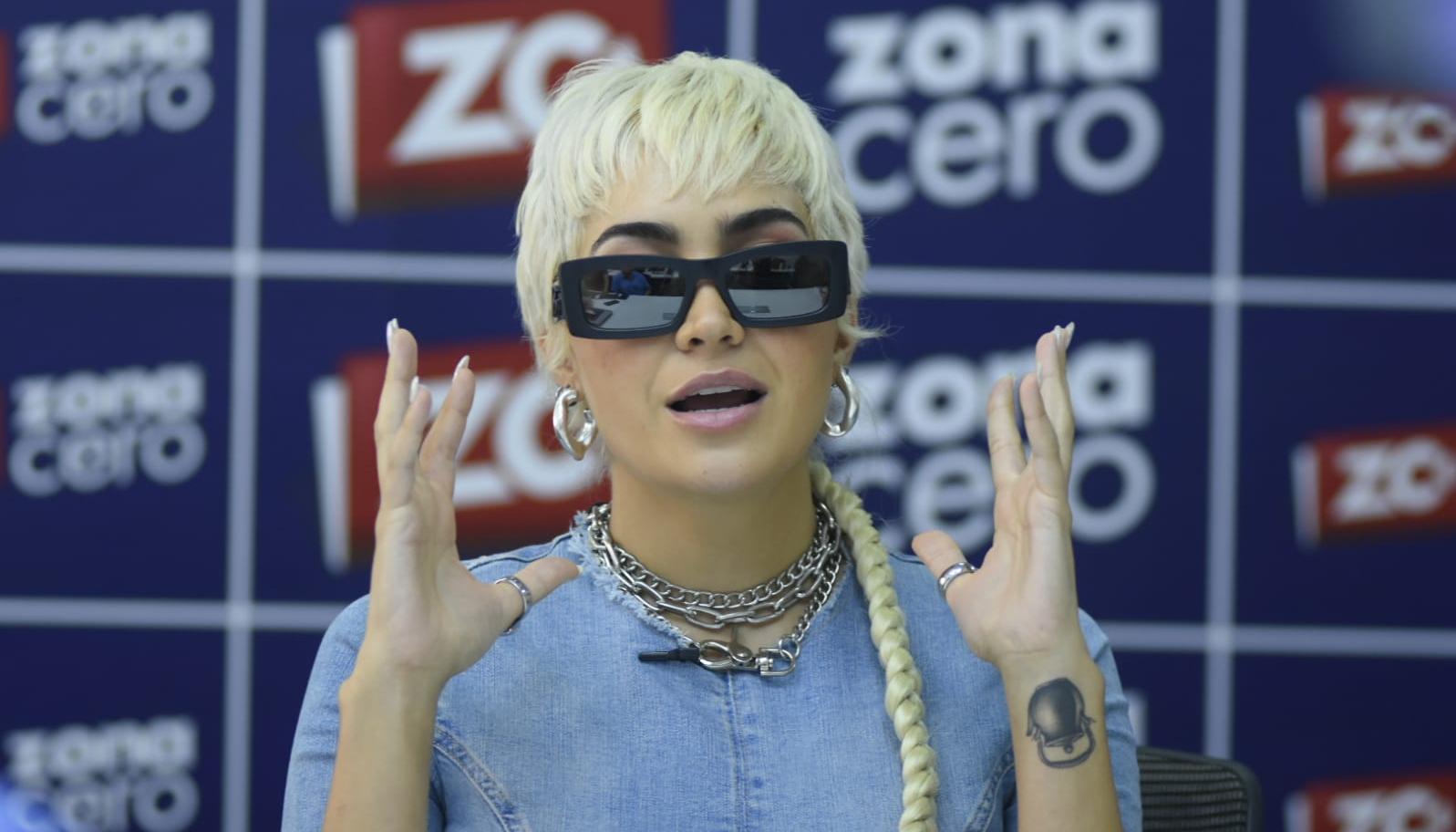 Oliva, cantante y compositora colombiana, en la visita que realizó a Zona Cero