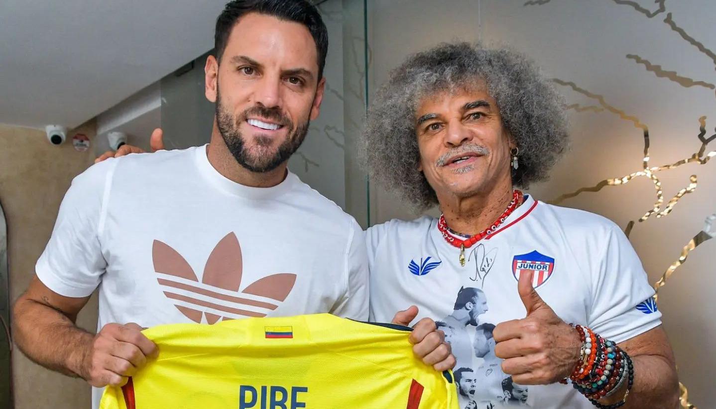 Sebastián Viera con uno de los invitados especiales a su despedida: Carlos Valderrama. 