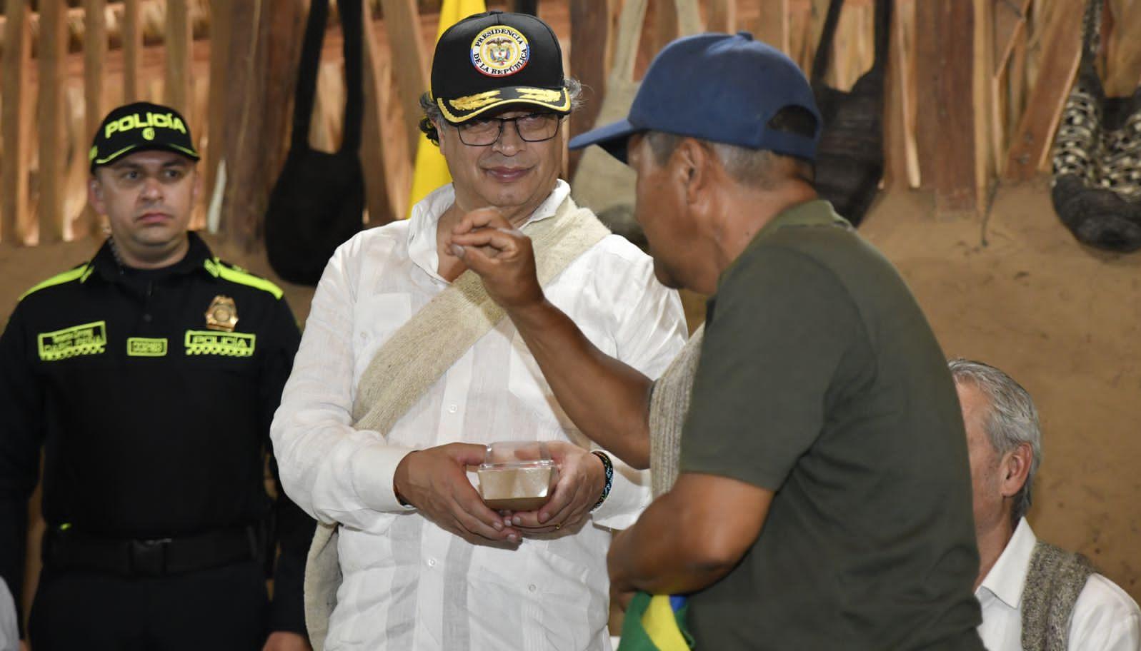 El Presidente Gustavo Petro en la comunidad indígena del Cesar donde lanzó la novedosa propuesta.