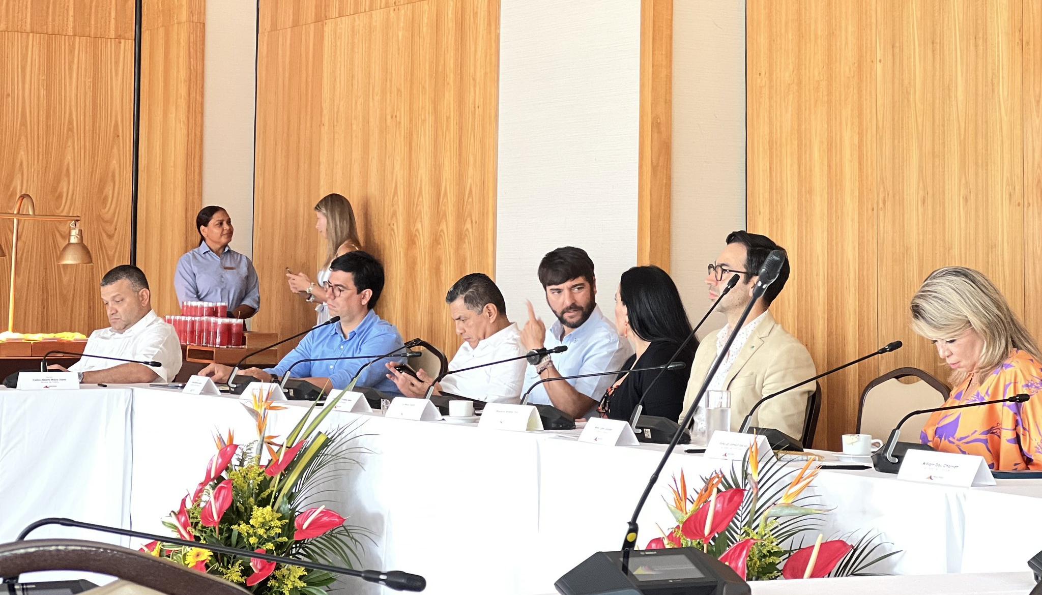 Algunos de los alcaldes, entre esos Jaime Pumarejo, durante el encuentro en Santa Marta.