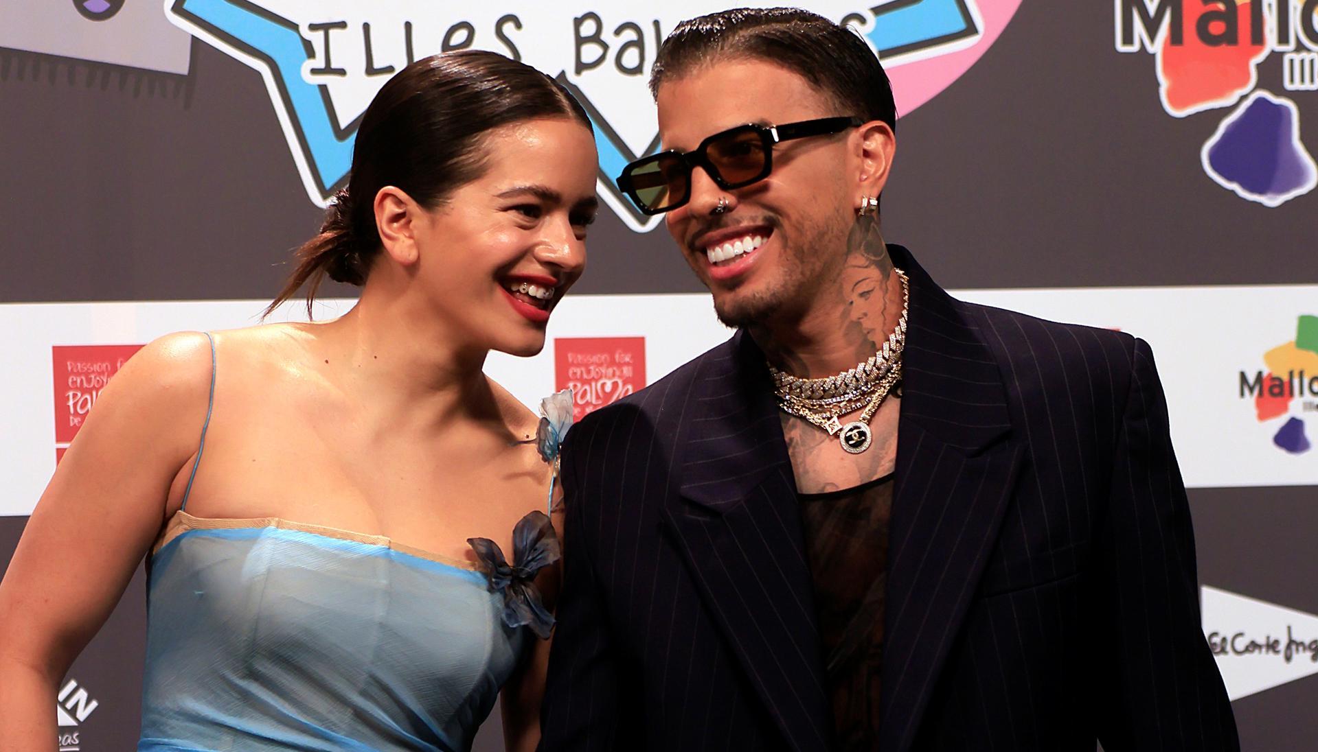 La cantante Rosalía y Rauw Alejandro, cantante y productor puertorriqueño.
