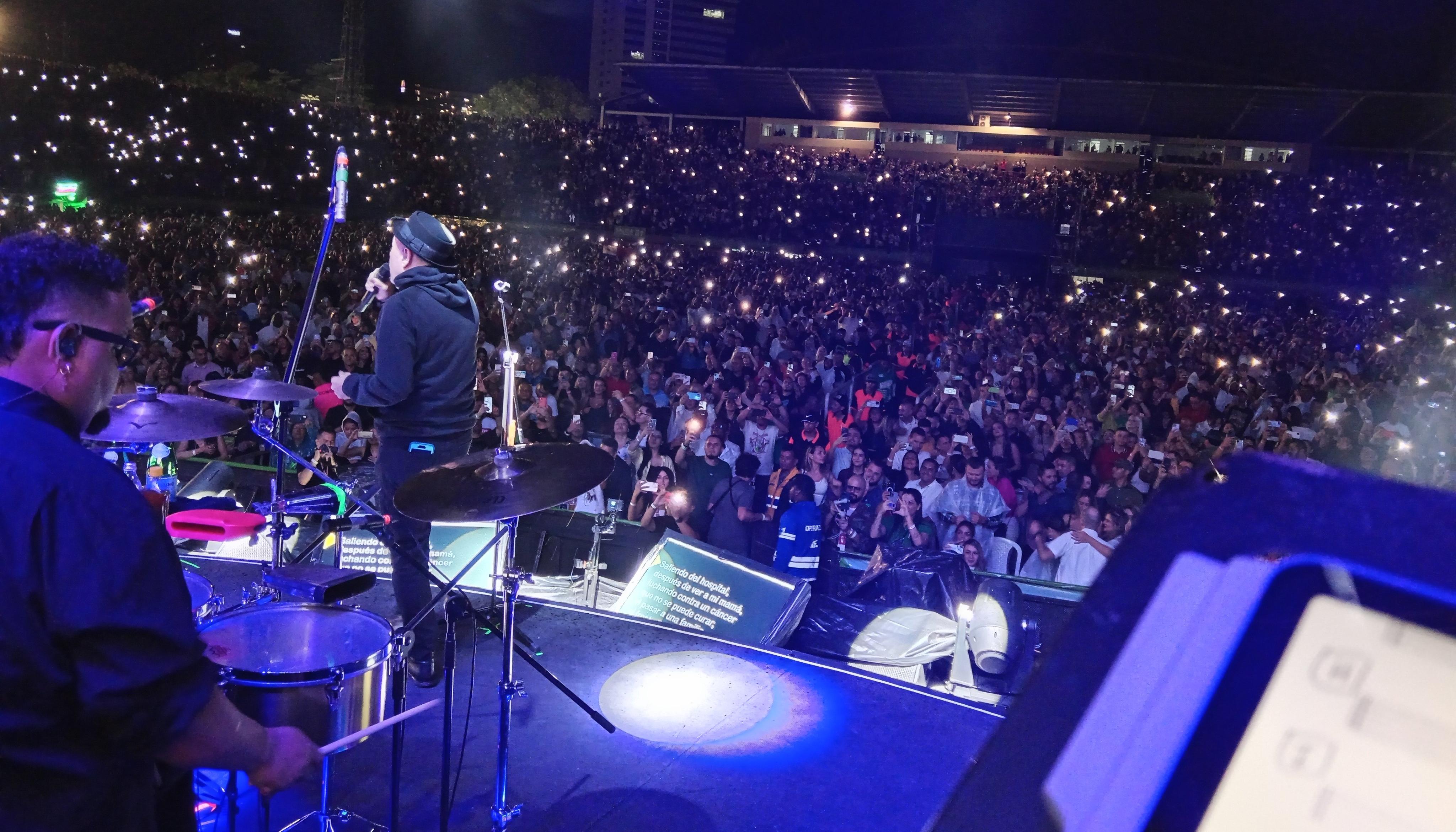 Rubén Blades en su presentación en el estadio de Envigado.