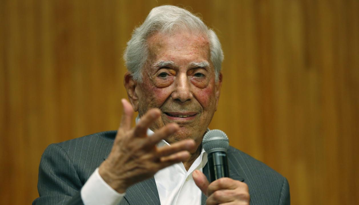 El escritor hispano-peruano Mario Vargas Llosa