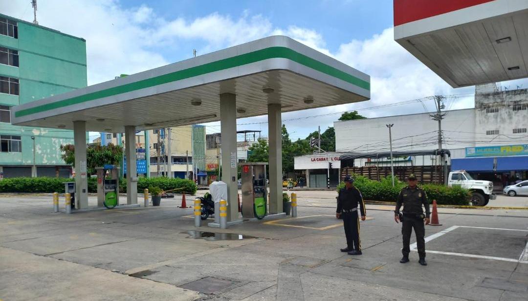 Vigilancia policial en estaciones de combustible.