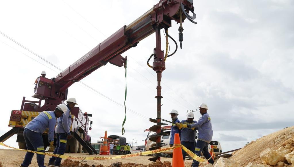 Afinia trabaja en la instalación de una estructura de 24 metros de altura