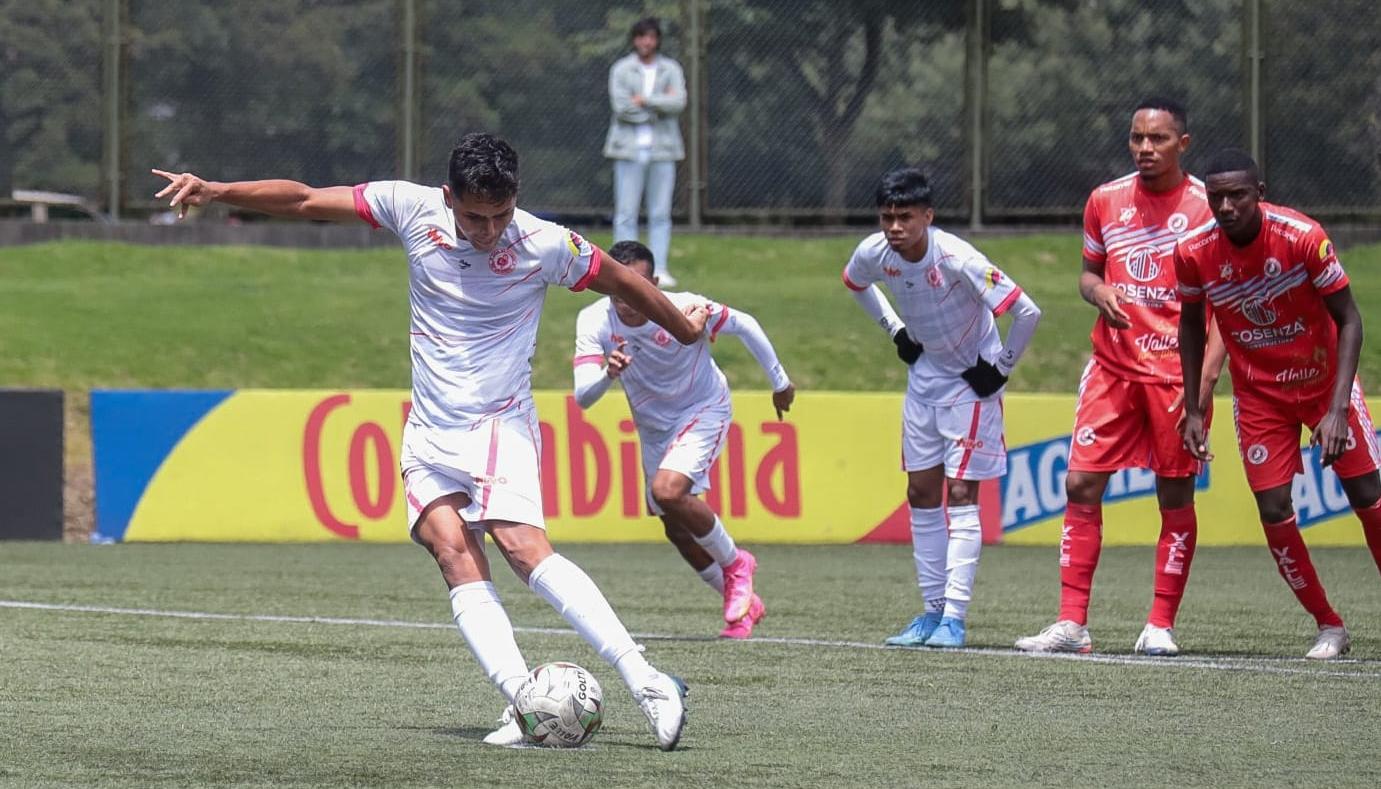 Joiner Jaimes, de pena máxima, marcó el primer gol de Atlántico.
