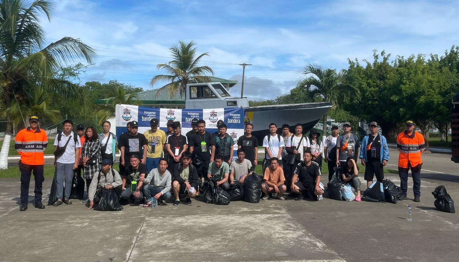 Los 30 ciudadanos chinos en el puerto de Urabá