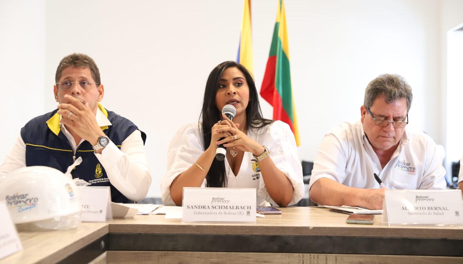 La gobernadora (e) de Bolívar, Sandra Smalbach, el director de la OAGRD, José Ricaurte, y el secretario de Salud Alberto Bernal.
