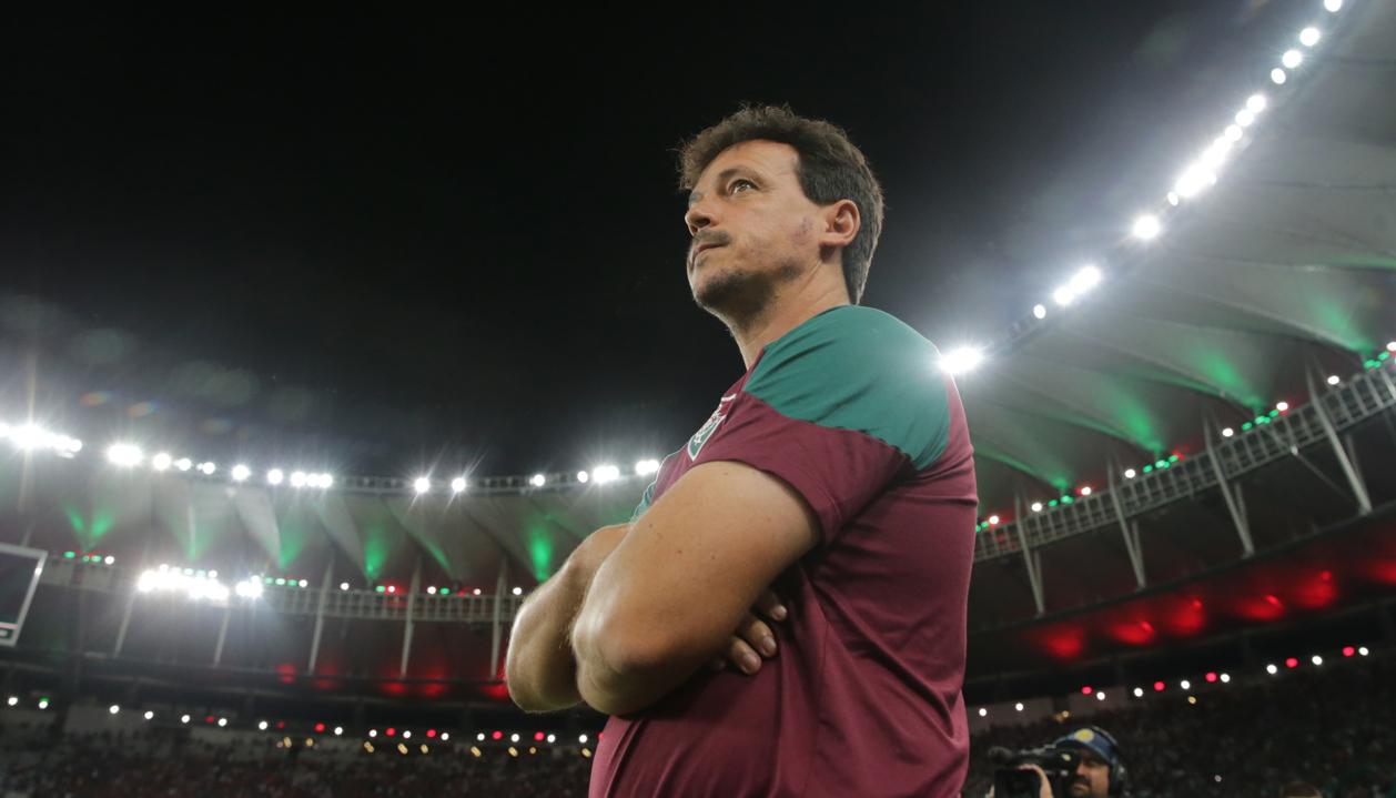 Fernando Diniz se mantendrá al frente del Fluminense. 