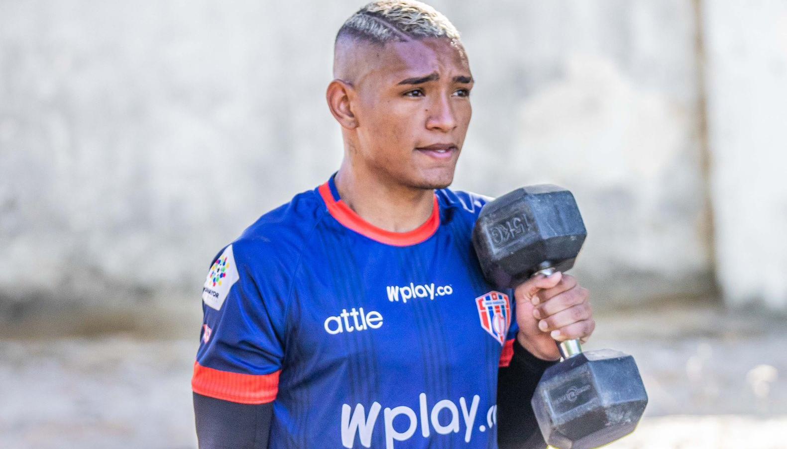 Jermein Peña juega como defensa central y lateral derecho. 