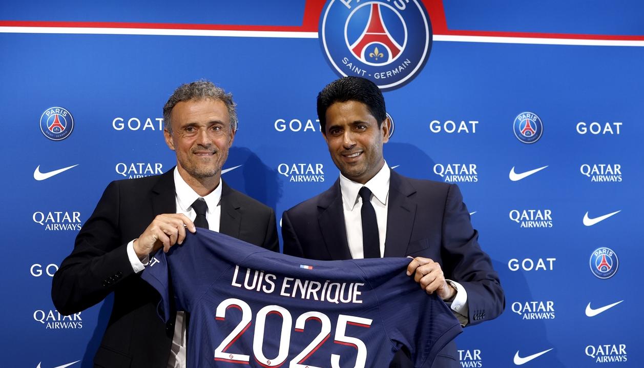 Luis Enrique con el presidente del París Saint Germain, Nasser Al-Khelaïfi.