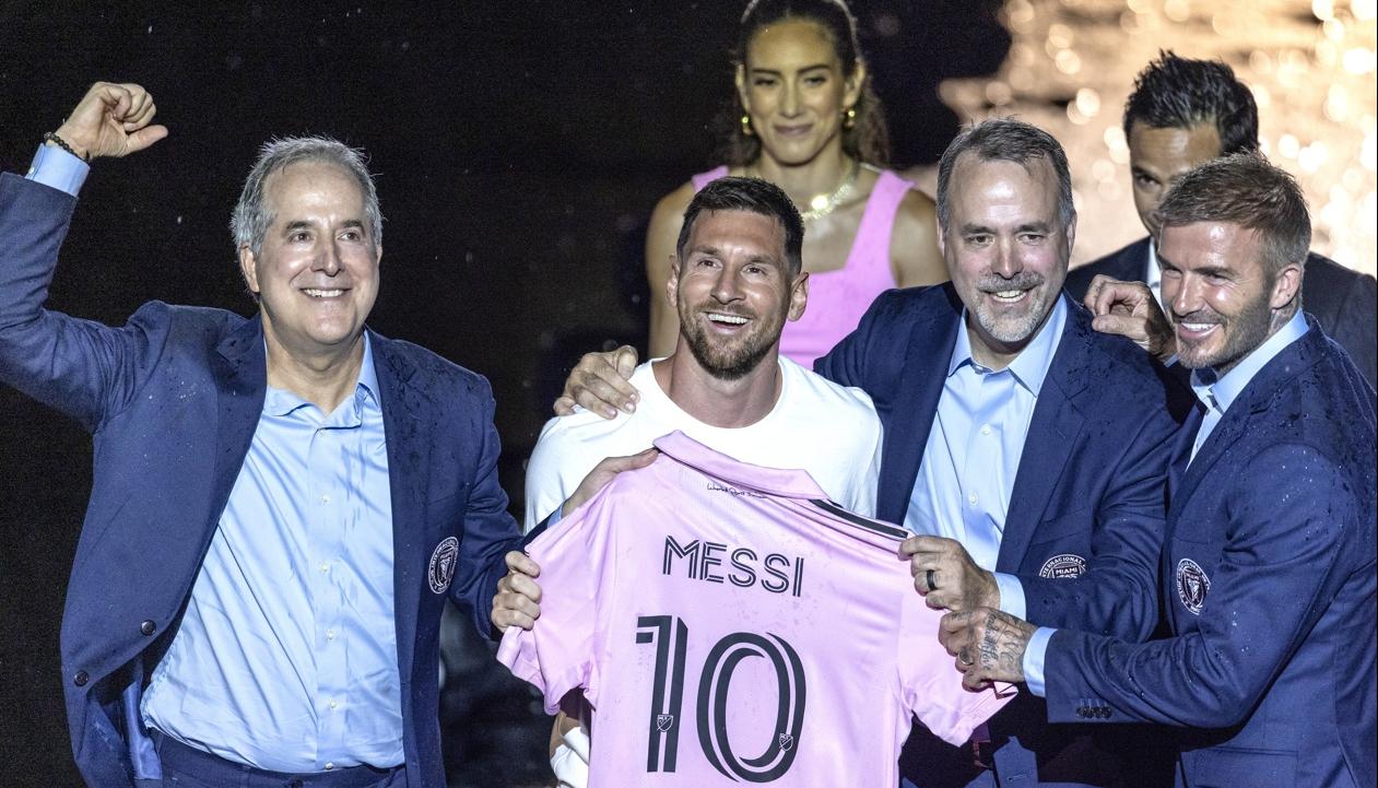 Lionel Messi fue presentado el domingo por su nuevo equipo. 
