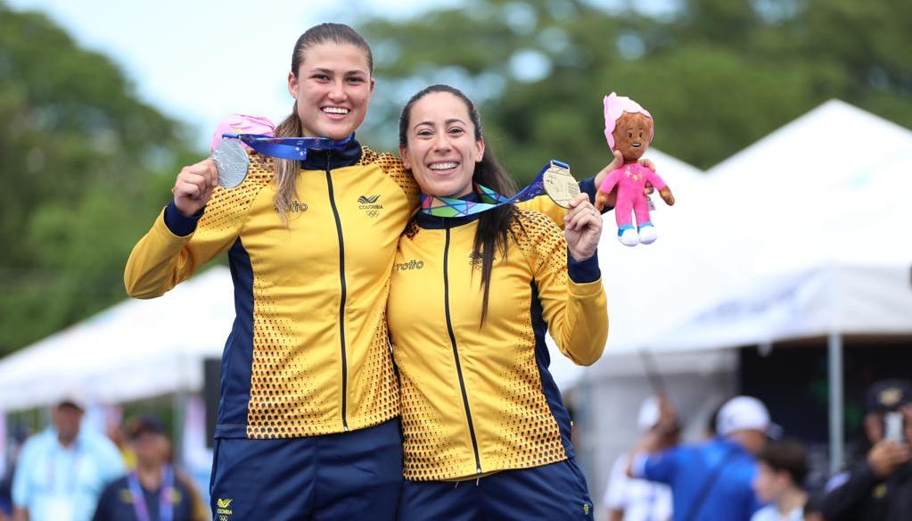 Gabriela Bolle y Mariana Pajón, plata y oro en el BMX femenino.