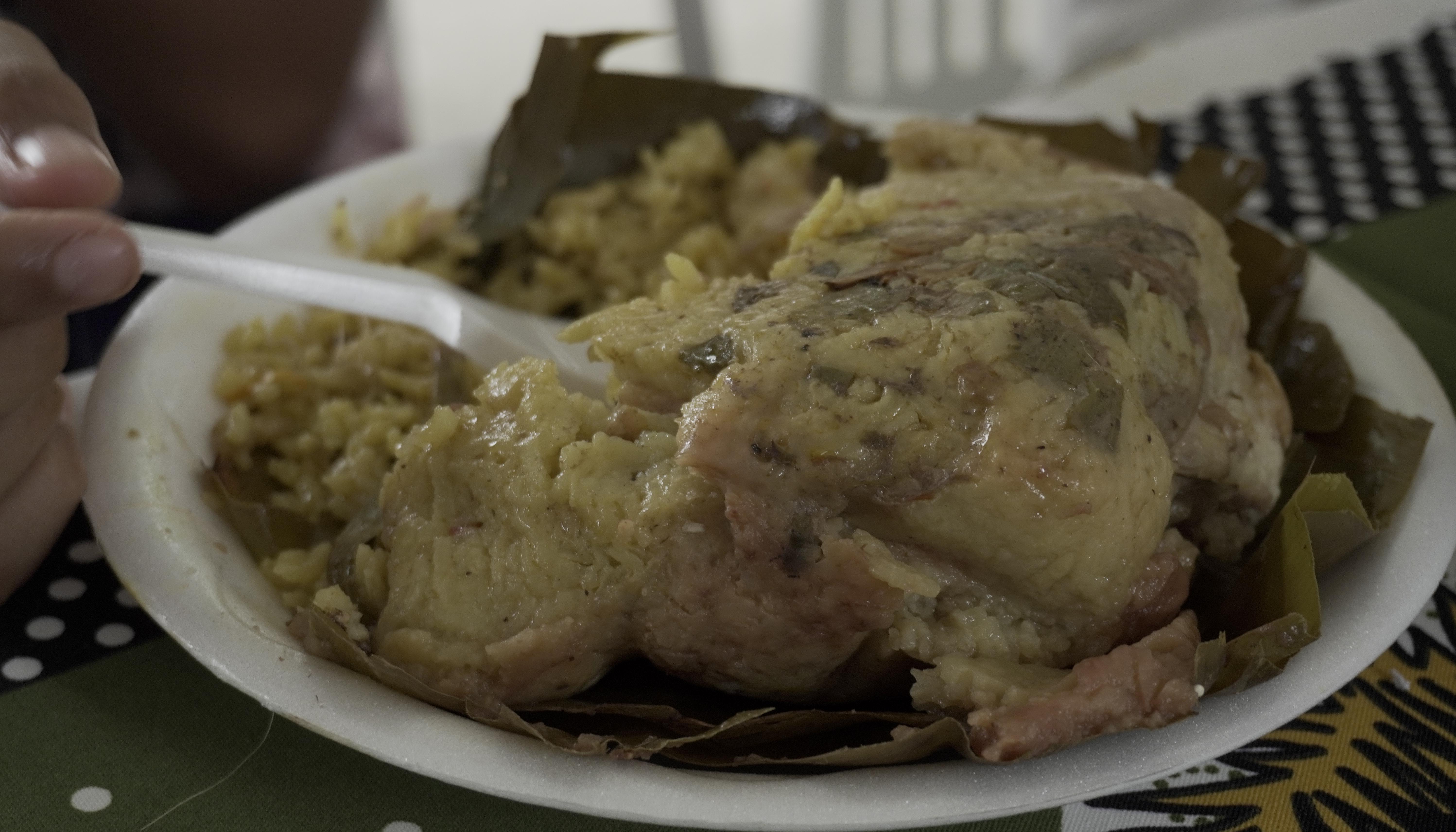 ¿De carne, cerdo, pollo, gallina o mixto? De todos los sabores de pasteles hay en Pital de Megua este lunes festivo