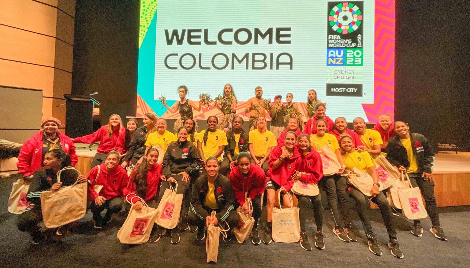 La Selección Colombia femenina durante el acto de bienvenida en Liverpool. 