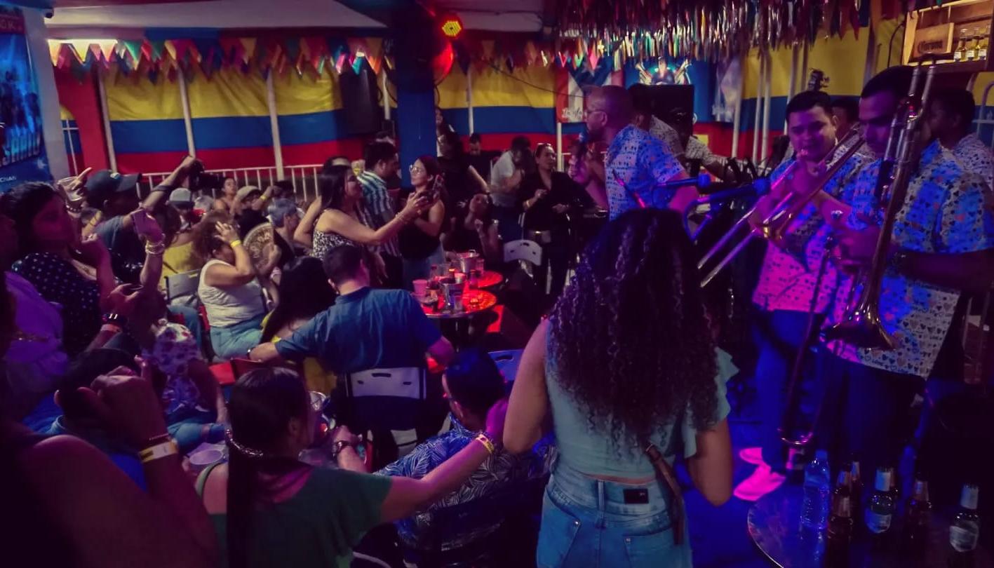 Ambiente salsero en Tumbao.