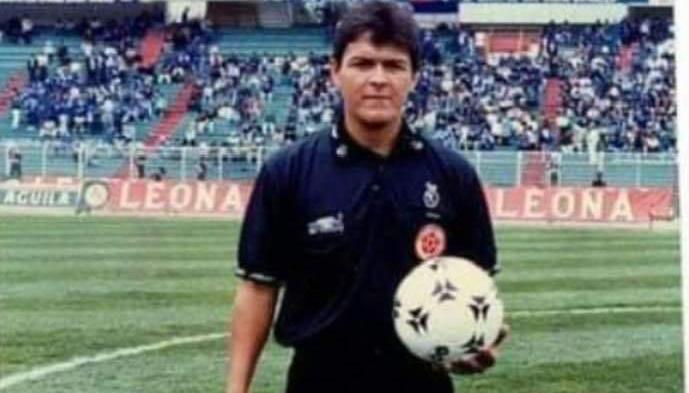 Wilson Ramírez fue árbitro de fútbol profesional durante 22 años. 