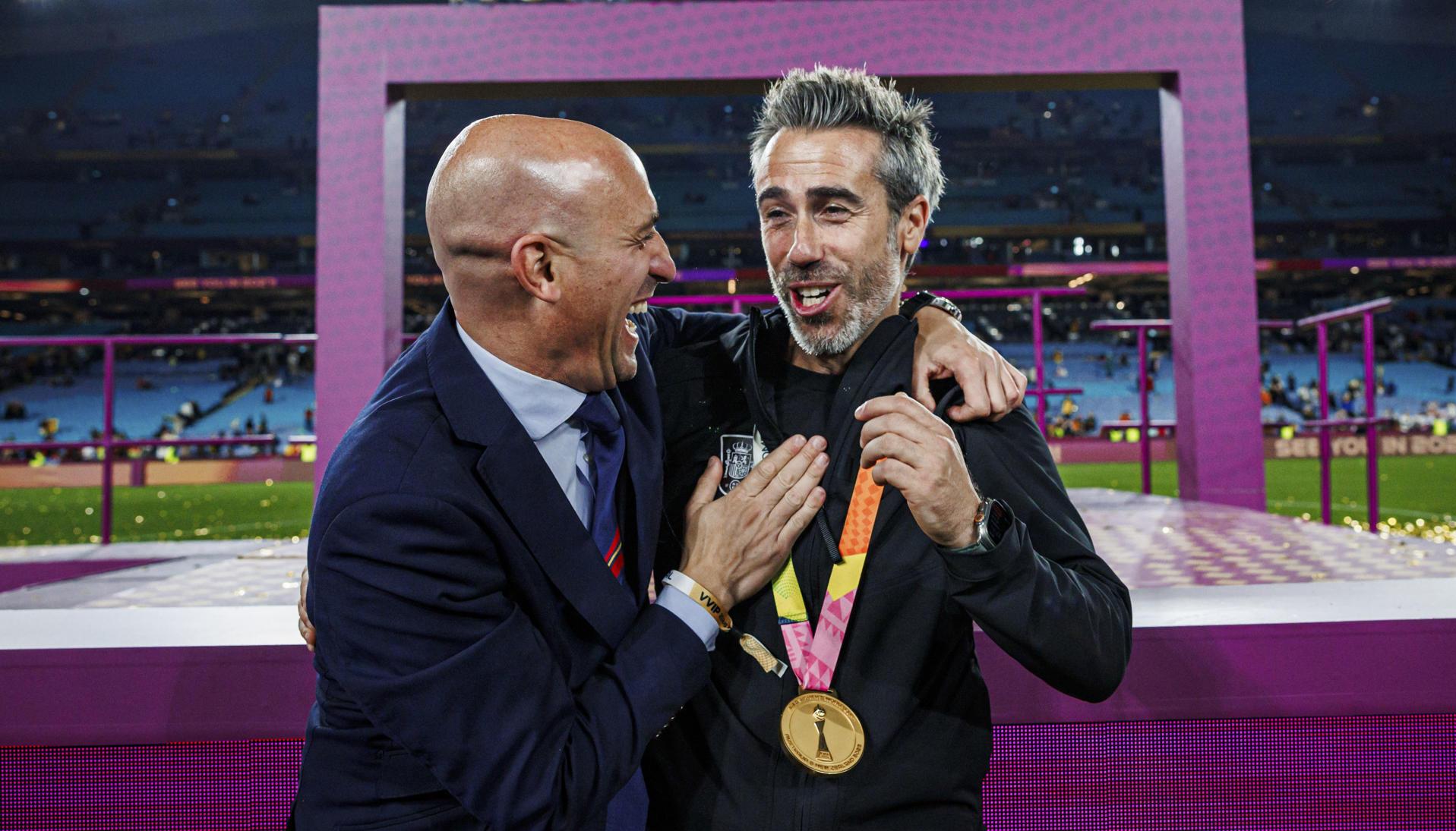 Luis Rubiales junto con el entrenador Jorge Vilda.