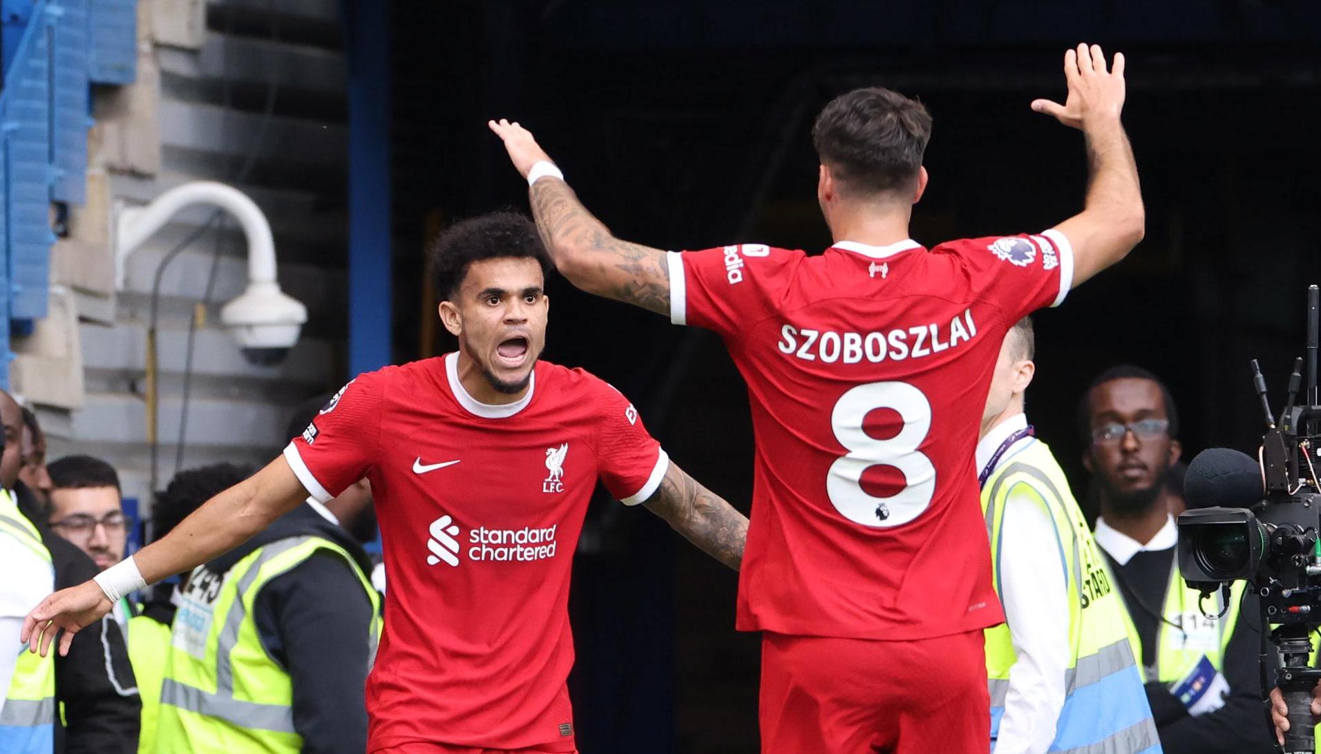Luis Díaz celebrando su gol con su compañero Dominik Szoboszlai.