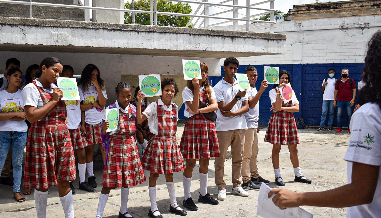 Estudiantes participando en la estrategia ‘Hablemos a Calzón Quitao’.