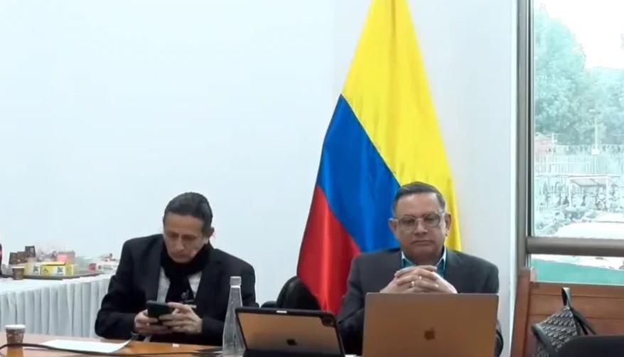 A la derecha Alait Freja, apoderado judicial de Day Vásquez.