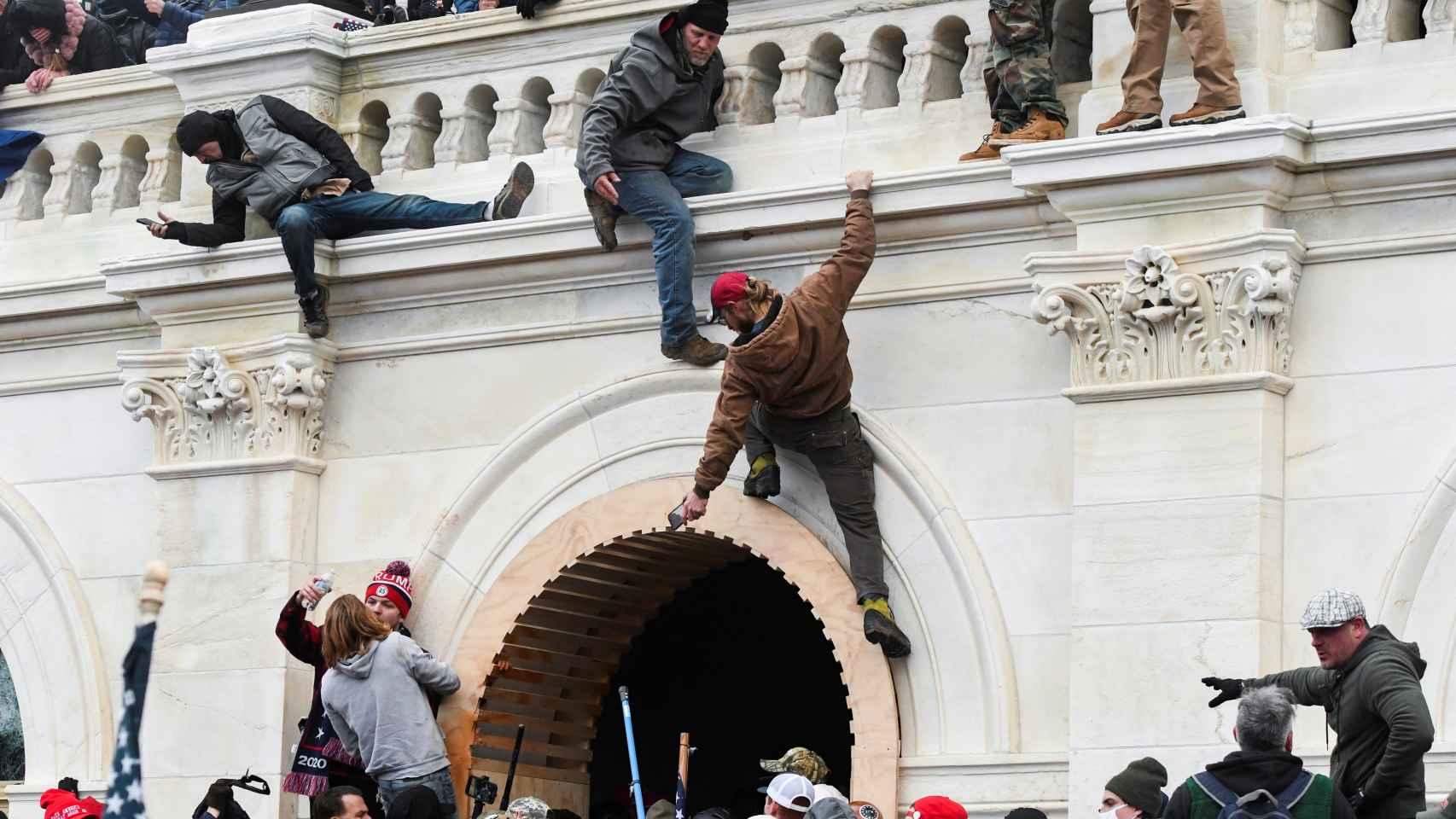 Asalto al capitolio de Estados Unidos. 