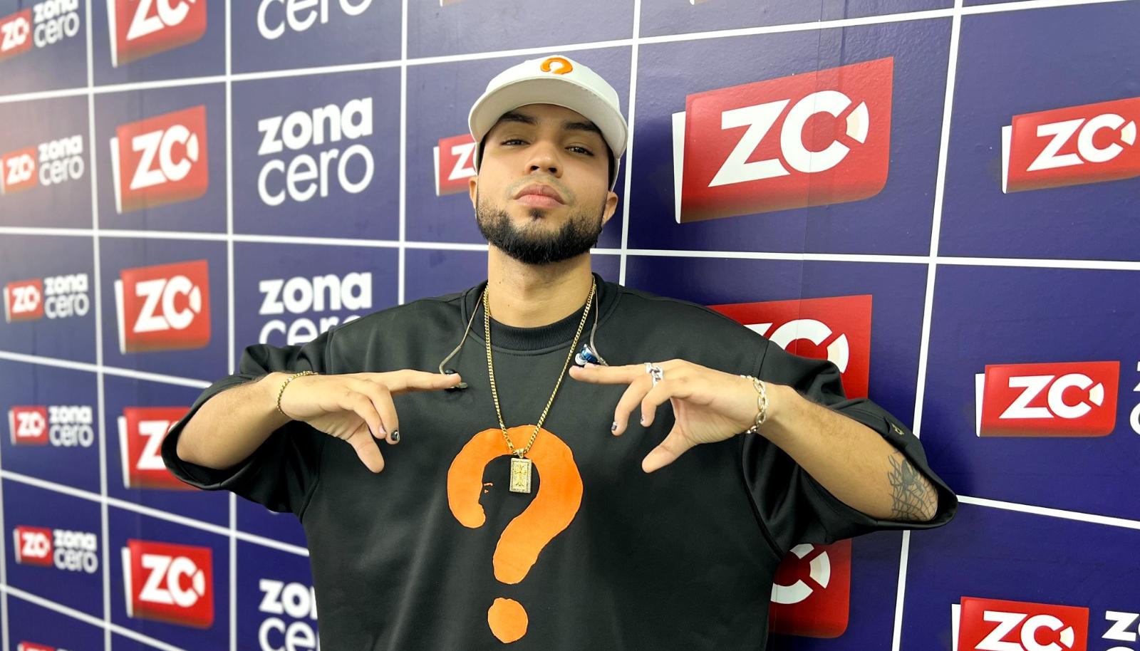 Denez, cantautor.