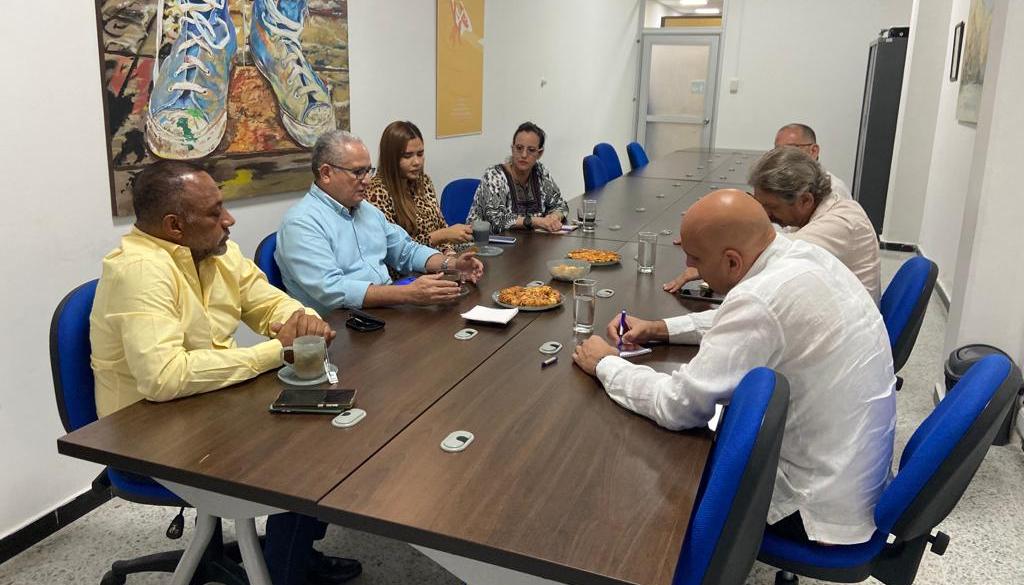 Javier Caamaño Cairo, embajador de Cuba en Colombia en la Universidad del Atlántico.