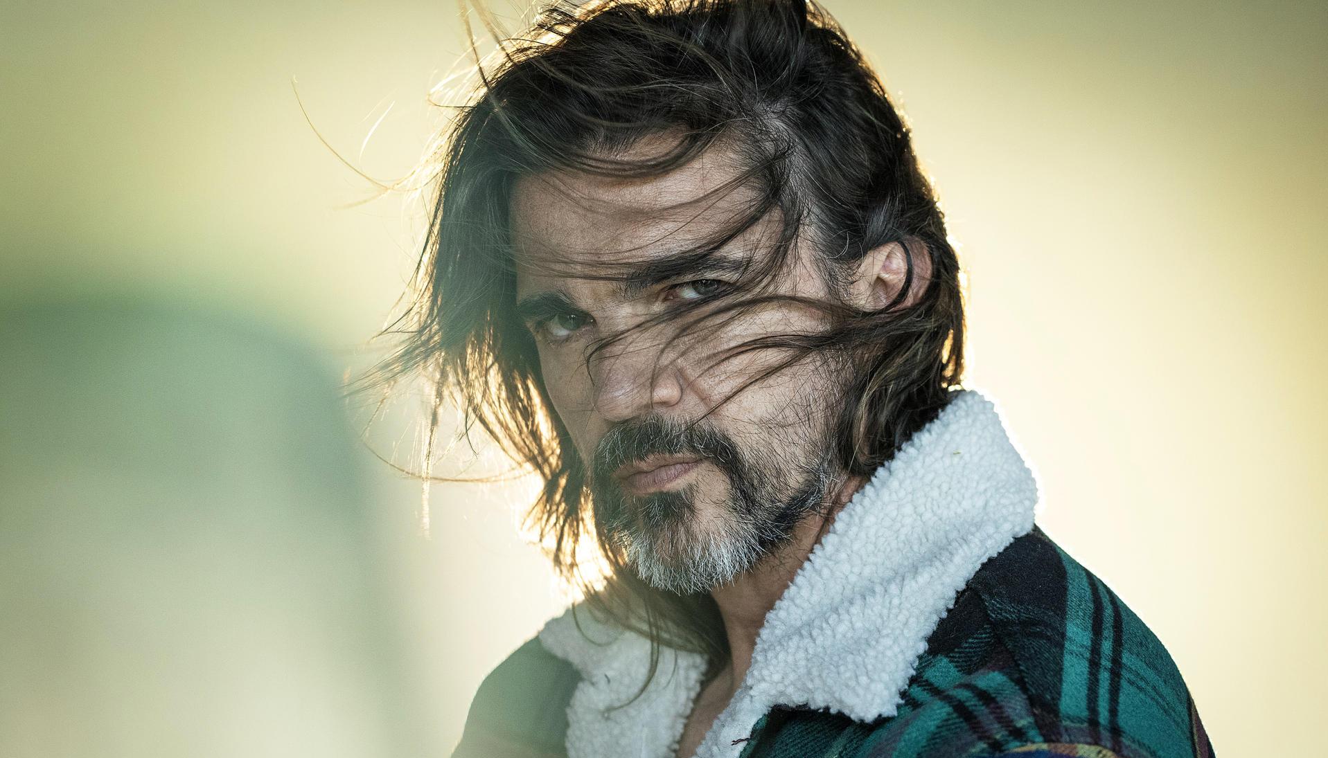 Juanes mientras posa durante una sesión fotográfica.