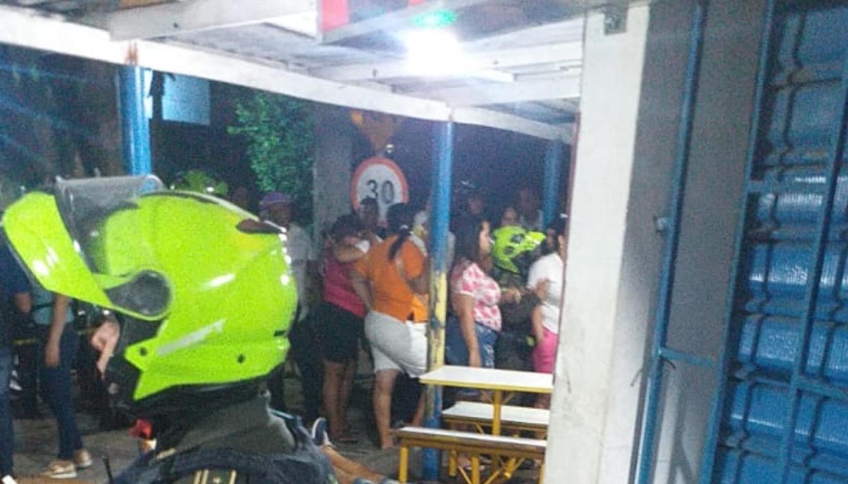 La Policía acordonó el área para la inspección del cuerpo. 